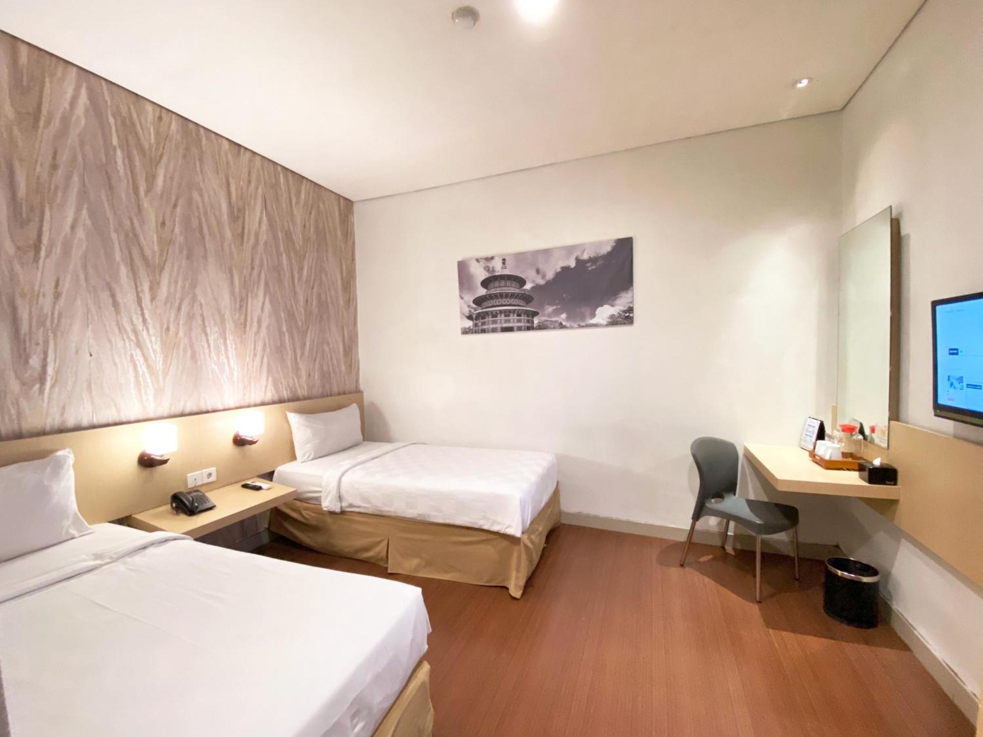 Hotel 88 Embong Malang Tunjungan Surabaya By Wh - Breakfast With The Best View On The Highest Floor And Strategic Location In The City Center Екстериор снимка