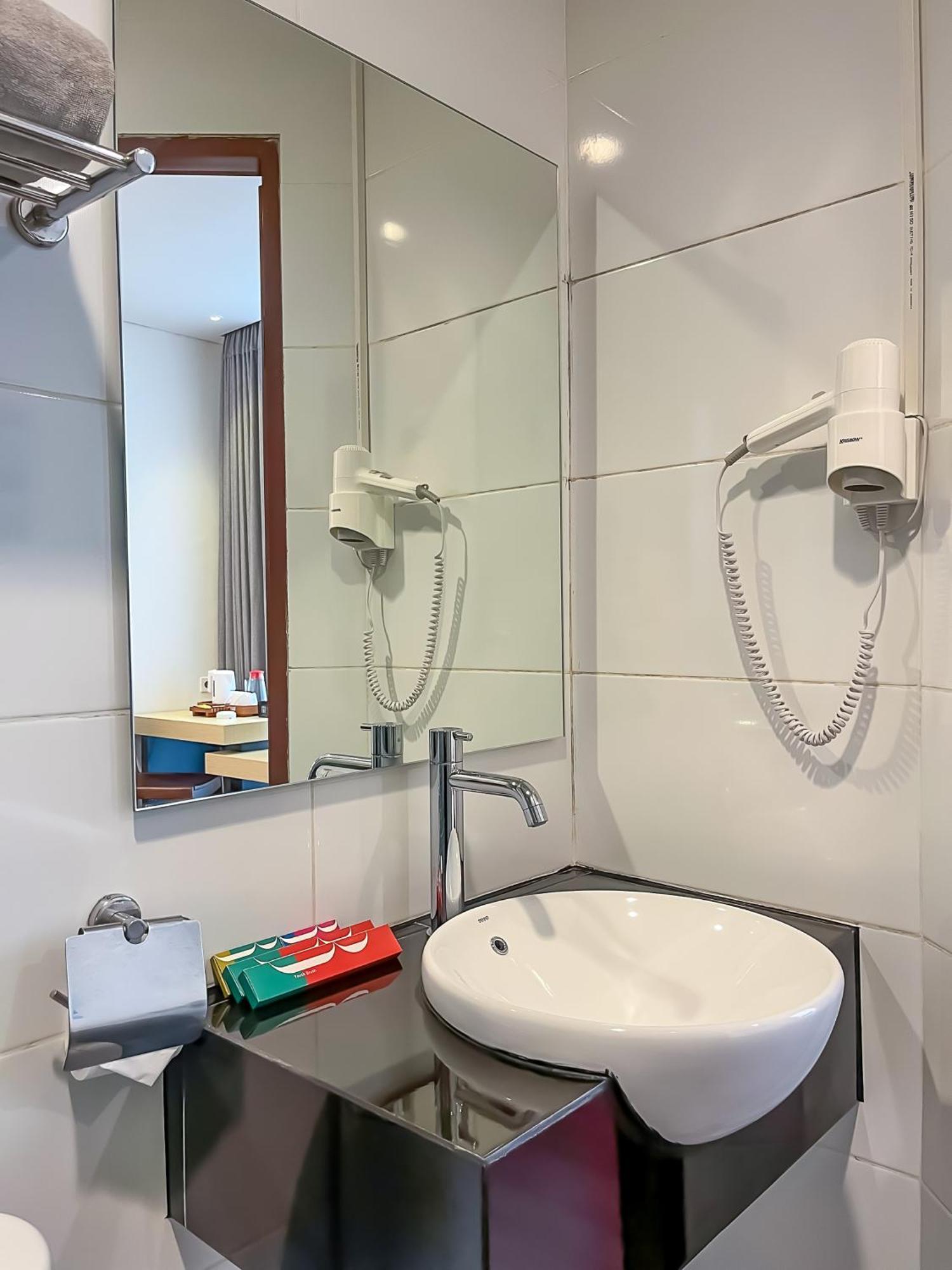 Hotel 88 Embong Malang Tunjungan Surabaya By Wh - Breakfast With The Best View On The Highest Floor And Strategic Location In The City Center Екстериор снимка