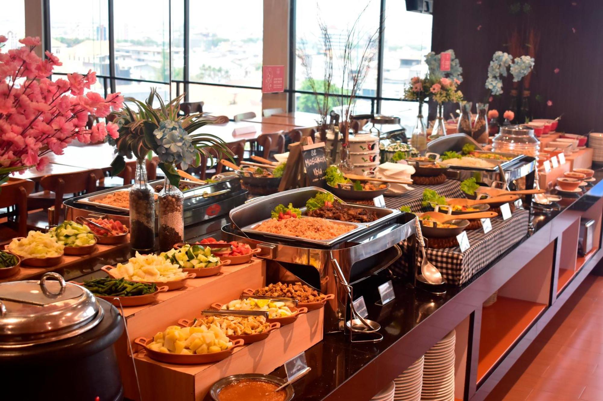 Hotel 88 Embong Malang Tunjungan Surabaya By Wh - Breakfast With The Best View On The Highest Floor And Strategic Location In The City Center Екстериор снимка