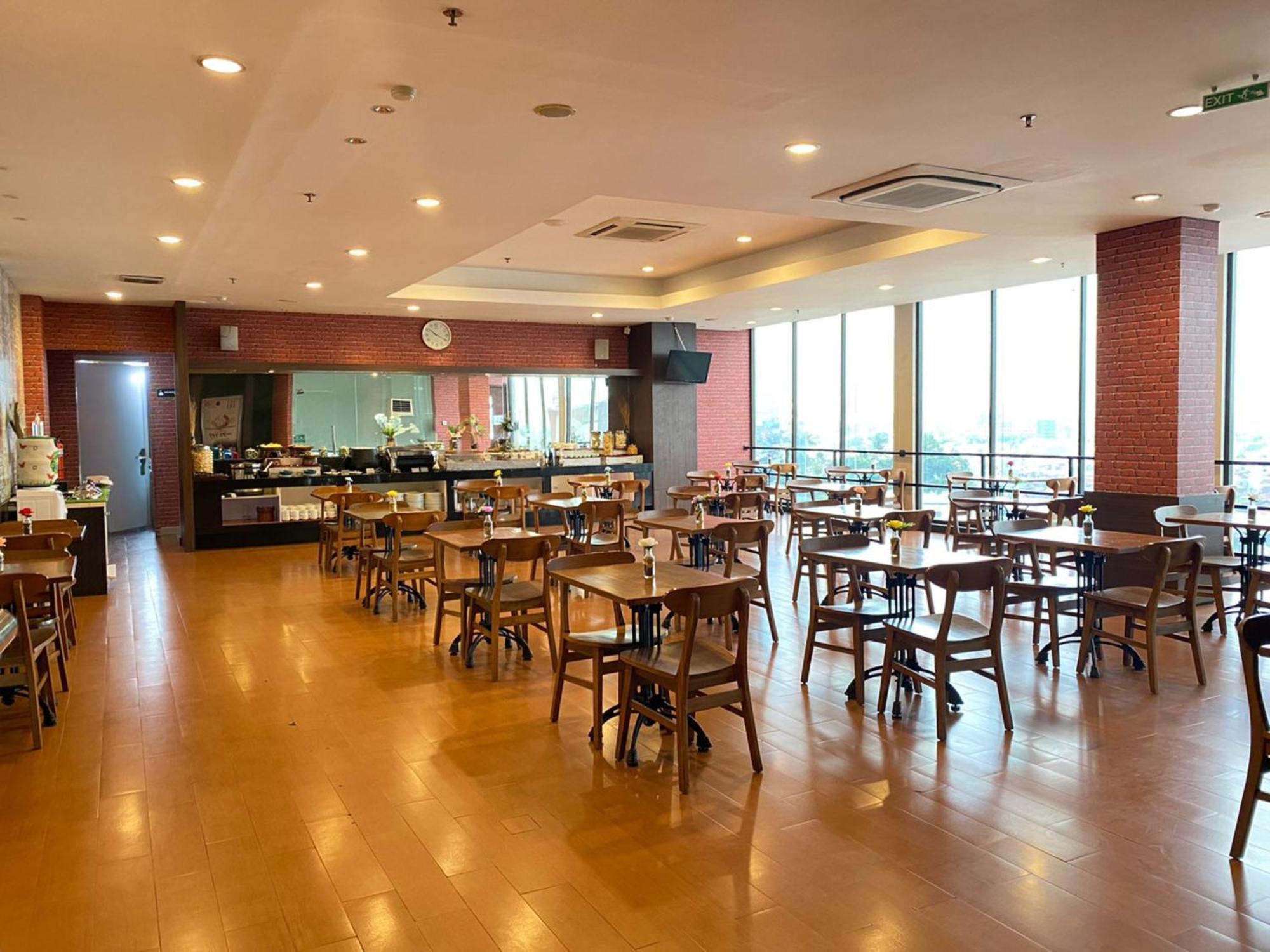 Hotel 88 Embong Malang Tunjungan Surabaya By Wh - Breakfast With The Best View On The Highest Floor And Strategic Location In The City Center Екстериор снимка