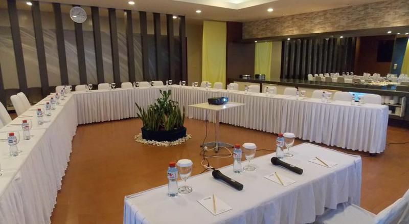 Hotel 88 Embong Malang Tunjungan Surabaya By Wh - Breakfast With The Best View On The Highest Floor And Strategic Location In The City Center Екстериор снимка