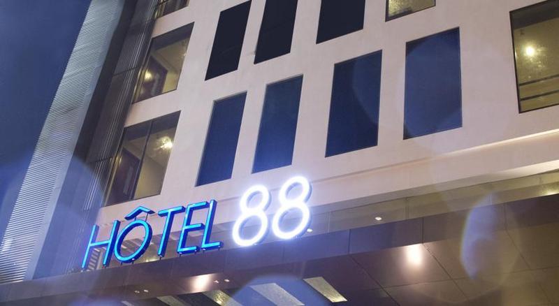 Hotel 88 Embong Malang Tunjungan Surabaya By Wh - Breakfast With The Best View On The Highest Floor And Strategic Location In The City Center Екстериор снимка