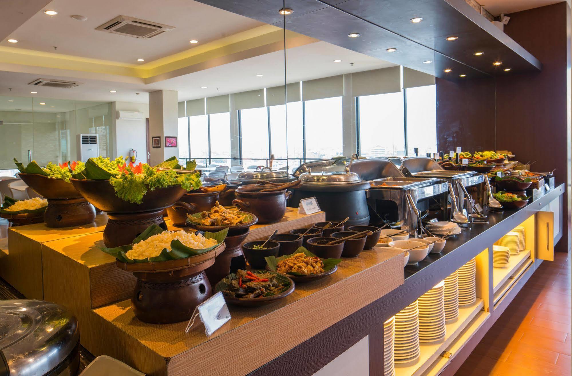Hotel 88 Embong Malang Tunjungan Surabaya By Wh - Breakfast With The Best View On The Highest Floor And Strategic Location In The City Center Екстериор снимка