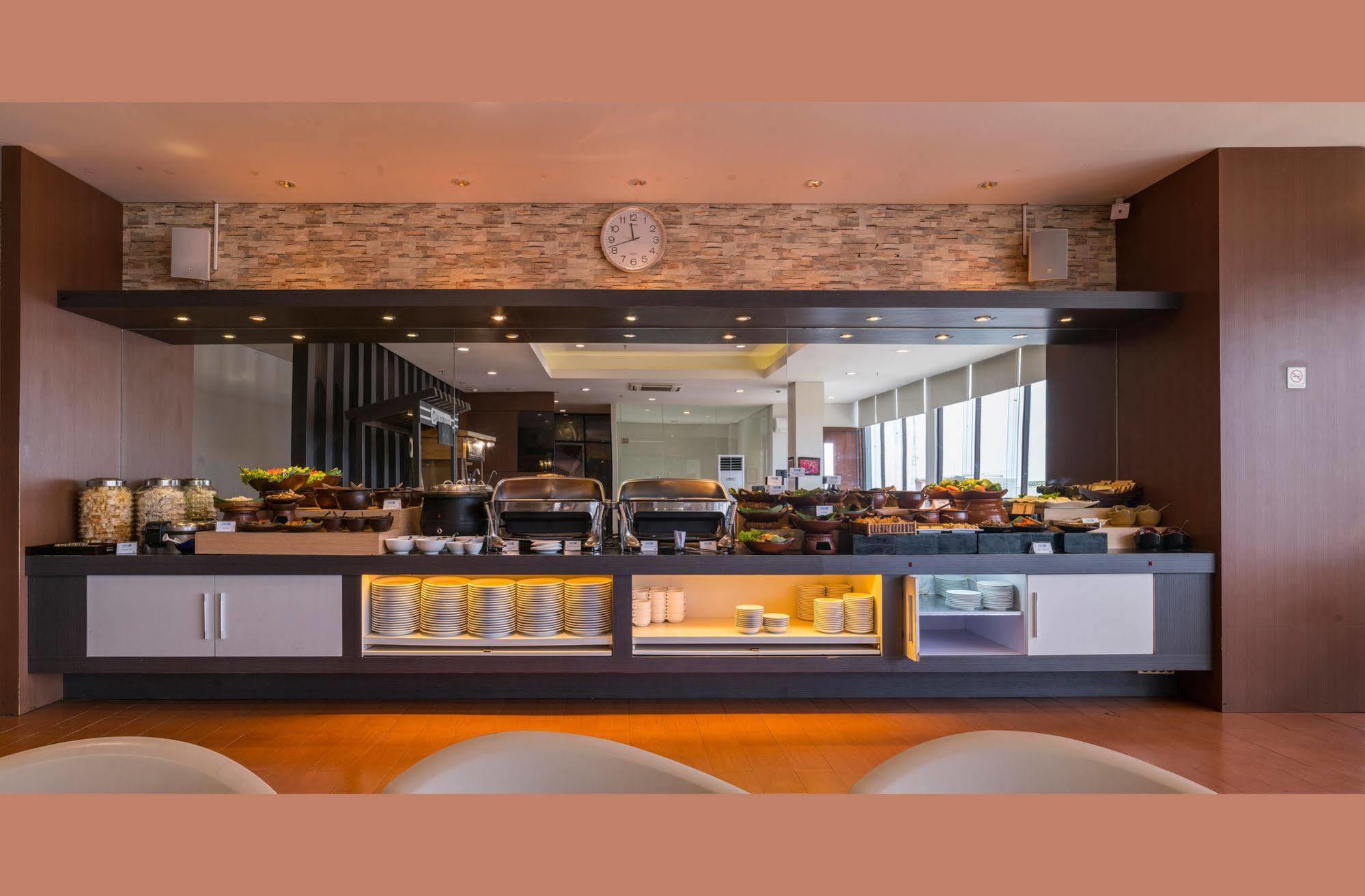 Hotel 88 Embong Malang Tunjungan Surabaya By Wh - Breakfast With The Best View On The Highest Floor And Strategic Location In The City Center Екстериор снимка